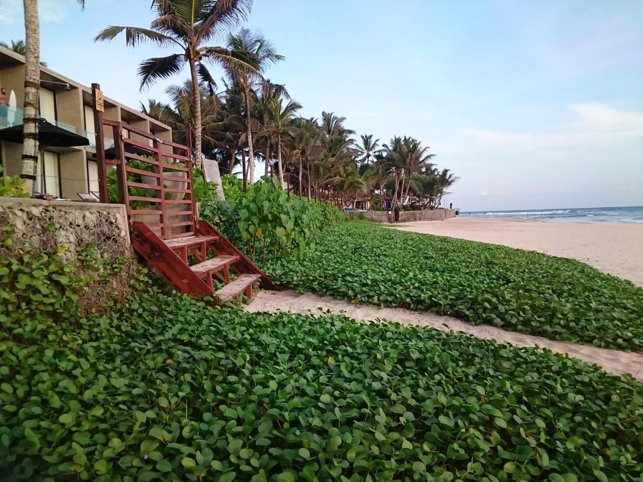 Готель Sun And Surf Rest Аханґама Екстер'єр фото